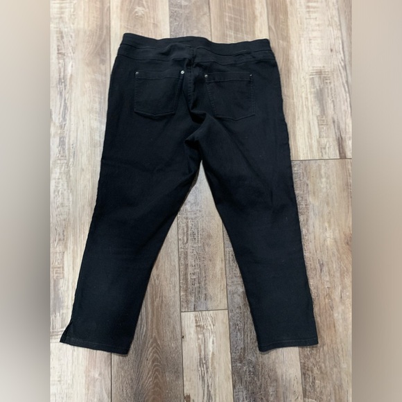 Black capris - Picture 2 of 4